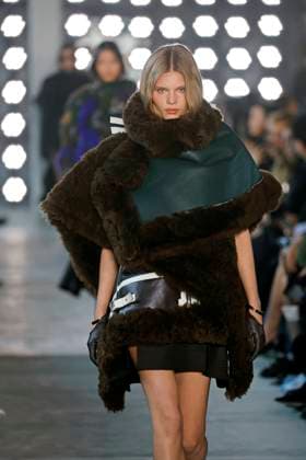 Sacai Ready to Wear Fall Winter 2025 - Paris, March 2025 Sacai Ready to Wear Fall Winter 2025 - Paris, March 2025, Credit:Zeppelin Avalon  Copyright: xZeppelinx xAvalonx 0974346449