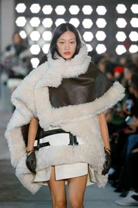 Sacai Ready to Wear Fall Winter 2025 - Paris, March 2025 Sacai Ready to Wear Fall Winter 2025 - Paris, March 2025, Credit:Zeppelin Avalon  Copyright: xZeppelinx xAvalonx 0974346466