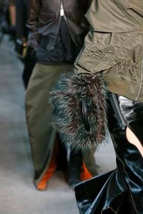 Sacai Ready to Wear Fall Winter 2025 - Paris, March 2025 Sacai Ready to Wear Fall Winter 2025 - Paris, March 2025, Credit:Zeppelin Avalon  Copyright: xZeppelinx xAvalonx 0974346502