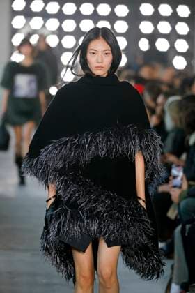 Sacai Ready to Wear Fall Winter 2025 - Paris, March 2025 Sacai Ready to Wear Fall Winter 2025 - Paris, March 2025, Credit:Zeppelin Avalon  Copyright: xZeppelinx xAvalonx 0974346513