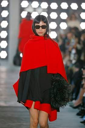 Sacai Ready to Wear Fall Winter 2025 - Paris, March 2025 Sacai Ready to Wear Fall Winter 2025 - Paris, March 2025, Credit:Zeppelin Avalon  Copyright: xZeppelinx xAvalonx 0974346560