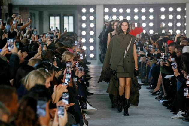 Sacai Ready to Wear Fall Winter 2025 - Paris, March 2025 Sacai Ready to Wear Fall Winter 2025 - Paris, March 2025, Credit:Zeppelin Avalon  Copyright: xZeppelinx xAvalonx 0974346644