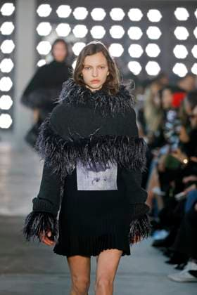 Sacai Ready to Wear Fall Winter 2025 - Paris, March 2025 Sacai Ready to Wear Fall Winter 2025 - Paris, March 2025, Credit:Zeppelin Avalon  Copyright: xZeppelinx xAvalonx 0974346650