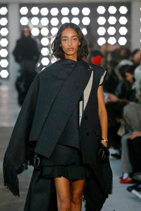 Sacai Ready to Wear Fall Winter 2025 - Paris, March 2025 Sacai Ready to Wear Fall Winter 2025 - Paris, March 2025, Credit:Zeppelin Avalon  Copyright: xZeppelinx xAvalonx 0974346923