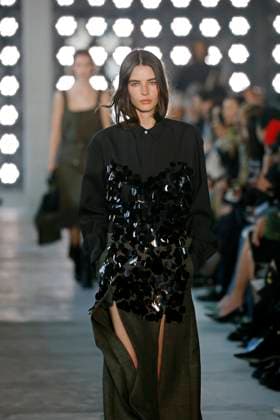 Sacai Ready to Wear Fall Winter 2025 - Paris, March 2025 Sacai Ready to Wear Fall Winter 2025 - Paris, March 2025, Credit:Zeppelin Avalon  Copyright: xZeppelinx xAvalonx 0974346935