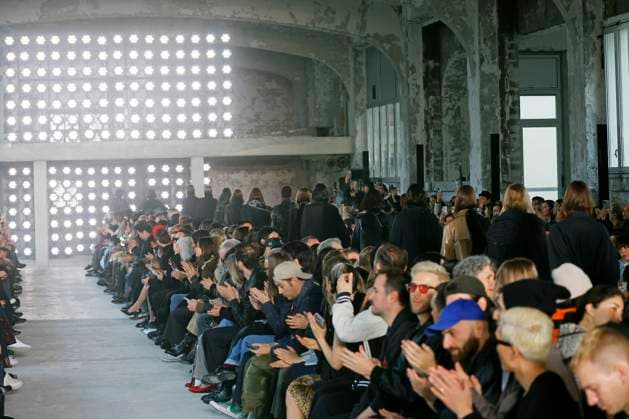 Sacai Ready to Wear Fall Winter 2025 - Paris, March 2025 Sacai Ready to Wear Fall Winter 2025 - Paris, March 2025, Credit:Zeppelin Avalon  Copyright: xZeppelinx xAvalonx 0974346975