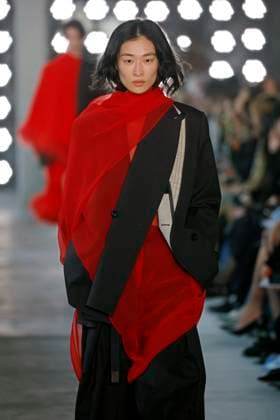 Sacai Ready to Wear Fall Winter 2025 - Paris, March 2025 Sacai Ready to Wear Fall Winter 2025 - Paris, March 2025, Credit:Zeppelin Avalon  Copyright: xZeppelinx xAvalonx 0974347252