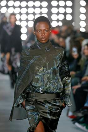 Sacai Ready to Wear Fall Winter 2025 - Paris, March 2025 Sacai Ready to Wear Fall Winter 2025 - Paris, March 2025, Credit:Zeppelin Avalon  Copyright: xZeppelinx xAvalonx 0974347283