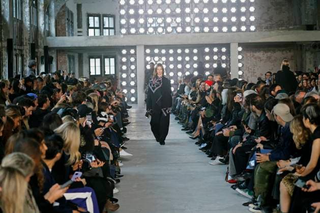 Sacai Ready to Wear Fall Winter 2025 - Paris, March 2025 Sacai Ready to Wear Fall Winter 2025 - Paris, March 2025, Credit:Zeppelin Avalon  Copyright: xZeppelinx xAvalonx 0974347406