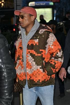 PFW Louis Vuitton Hotel Exits Pharrell Williams is seen exiting hotel before Louis Vuitton show during Paris Fashion Week in Paris, France on March 10, 2025. Photo by Julien Reynaud APS-Medias ABACAPRESS.COM Paris France  Copyright: xReynaudxJulien APS-Medias ABACAx