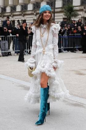 Arrivals at the Zimmermann Fashion Collection Ready to Wear Fall Winter 2025 2026 show during Paris Fashion Week PFW Guest aux arrivées au défilé Zimmermann Mode Collection Prêt à Porter Automne Hiver 2025 2026 lors de la Fashion Week de Paris PFW , à Paris, France, le 10 mùars 2025 Denis Guignebourg Bestimage Arrivals at the Zimmermann Fashion Collection Ready to Wear Fall Winter 2025 2026 show during Paris Fashion Week PFW , in Paris, France, on March 10, 2025 Paris France  Copyright: xYoannxOuahcenex xBestimagexYoannxOuahcenex xBestimagex