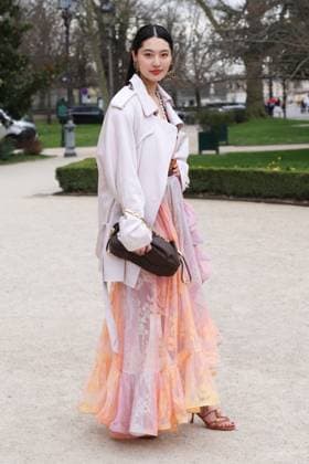Arrivals at the Zimmermann Fashion Collection Ready to Wear Fall Winter 2025 2026 show during Paris Fashion Week PFW Guest aux arrivées au défilé Zimmermann Mode Collection Prêt à Porter Automne Hiver 2025 2026 lors de la Fashion Week de Paris PFW , à Paris, France, le 10 mùars 2025 Denis Guignebourg Bestimage Arrivals at the Zimmermann Fashion Collection Ready to Wear Fall Winter 2025 2026 show during Paris Fashion Week PFW , in Paris, France, on March 10, 2025 Paris France  Copyright: xYoannxOuahcenex xBestimagexYoannxOuahcenex xBestimagex