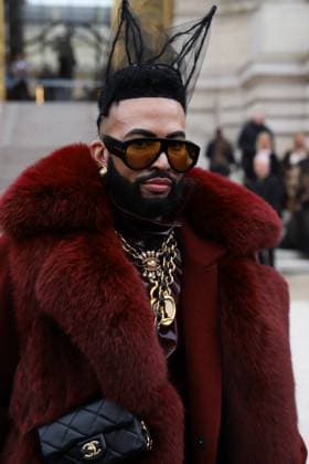 Arrivals at the Zimmermann Fashion Collection Ready to Wear Fall Winter 2025 2026 show during Paris Fashion Week PFW Guest aux arrivées au défilé Zimmermann Mode Collection Prêt à Porter Automne Hiver 2025 2026 lors de la Fashion Week de Paris PFW , à Paris, France, le 10 mùars 2025 Denis Guignebourg Bestimage Arrivals at the Zimmermann Fashion Collection Ready to Wear Fall Winter 2025 2026 show during Paris Fashion Week PFW , in Paris, France, on March 10, 2025 Paris France  Copyright: xYoannxOuahcenex xBestimagexYoannxOuahcenex xBestimagex