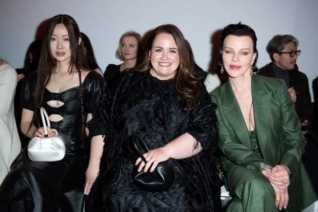 PFW Gabriela Hearst Front Row Cha Jung-won, Jessica Gunning and Debi Mazar attending the Gabriela Hearst Womenswear Fall Winter 2025-2026 show as part of Paris Fashion Week in Paris, France on March 10, 2025. Photo by Aurore Marechal ABACAPRESS.COM Paris France  Copyright: xMarechalxAurore ABACAx