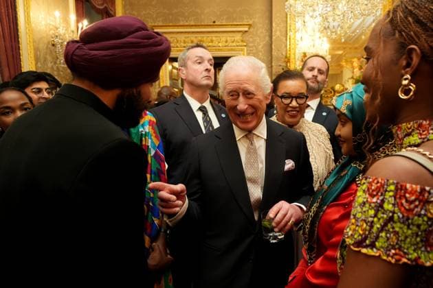 Bilder des Jahres 2025, Entertainment 03 März Entertainment Themen der Woche KW11 Entertainment Bilder des Tages Commonwealth Day 2025 King Charles III (centre) speaks with guests as he attends the annual Commonwealth Day Reception at Marlborough House in London. Picture date: Monday March 10, 2025., Credit:Aaron Chown Avalon UK, London  Copyright: xAaronxChownx xAvalonx 0974364112