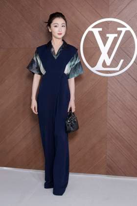 Paris Fashion Week, Gäste der Louis Vuitton Modenschau Celebrities at Vuitton Fashion Show Dongyu Zhou Photo Call for Le Défilé Vuitton Collection Prêt à Porter Automne Hiver 2025 2026 during Paris Fashion Week PFW, on march 10th 2025 Olivier Borde Bestimage Celebrities at Vuitton Fashion Show Ready to Wear Collection Fall Winter 2025 2026 during Paris Fashion Week, on march 10th 2025 Olivier Borde Bestimage  Copyright: xOLIVIERxBORDEx xBESTIMAGExOLIVIERxBORDEx xBESTIMAGEx