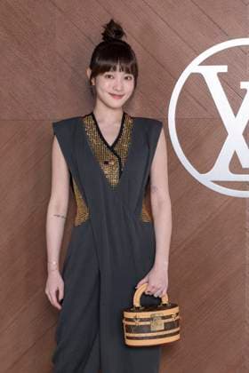 Paris Fashion Week, Gäste der Louis Vuitton Modenschau Celebrities at Vuitton Fashion Show Gingle Wang Photo Call for Le Défilé Vuitton Collection Prêt à Porter Automne Hiver 2025 2026 during Paris Fashion Week PFW, on march 10th 2025 Olivier Borde Bestimage Celebrities at Vuitton Fashion Show Ready to Wear Collection Fall Winter 2025 2026 during Paris Fashion Week, on march 10th 2025 Olivier Borde Bestimage  Copyright: xOLIVIERxBORDEx xBESTIMAGExOLIVIERxBORDEx xBESTIMAGEx