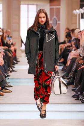 Louis Vuitton Ready to Wear Fall Winter 2025 - Paris, March 2025 Louis Vuitton Ready to Wear Fall Winter 2025 - Paris, March 2025, Credit:Zeppelin Avalon  Copyright: xZeppelinx xAvalonx 0974378617