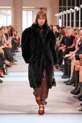 Louis Vuitton Ready to Wear Fall Winter 2025 - Paris, March 2025 Louis Vuitton Ready to Wear Fall Winter 2025 - Paris, March 2025, Credit:Zeppelin Avalon  Copyright: xZeppelinx xAvalonx 0974379040