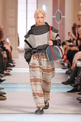 Louis Vuitton Ready to Wear Fall Winter 2025 - Paris, March 2025 Louis Vuitton Ready to Wear Fall Winter 2025 - Paris, March 2025, Credit:Zeppelin Avalon  Copyright: xZeppelinx xAvalonx 0974379218