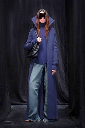 Balenciaga Ready to Wear Fall Winter 2025 - Paris, March 2025 Balenciaga Ready to Wear Fall Winter 2025 - Paris, March 2025, Credit:Zeppelin Avalon  Copyright: xZeppelinx xAvalonx 0974380002