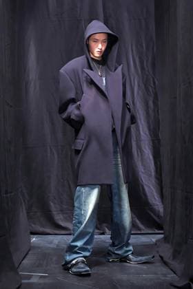 Balenciaga Ready to Wear Fall Winter 2025 - Paris, March 2025 Balenciaga Ready to Wear Fall Winter 2025 - Paris, March 2025, Credit:Zeppelin Avalon  Copyright: xZeppelinx xAvalonx 0974380033