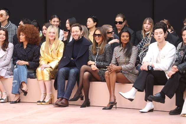 PFW Chanel Front Row Dakota Fanning, Jessica Alba, Simone Ashley and Park Seo-joon attending the Chanel Womenswear Fall Winter 2025-2026 show as part of Paris Fashion Week in Paris on March 10, 2025, France. Photo by Jerome Domine ABACAPRESS.COM  Copyright: xDominexJerome ABACAx