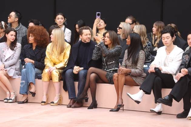 PFW Chanel Front Row Dakota Fanning, Jessica Alba, Simone Ashley and Park Seo-joon attending the Chanel Womenswear Fall Winter 2025-2026 show as part of Paris Fashion Week in Paris on March 10, 2025, France. Photo by Jerome Domine ABACAPRESS.COM  Copyright: xDominexJerome ABACAx
