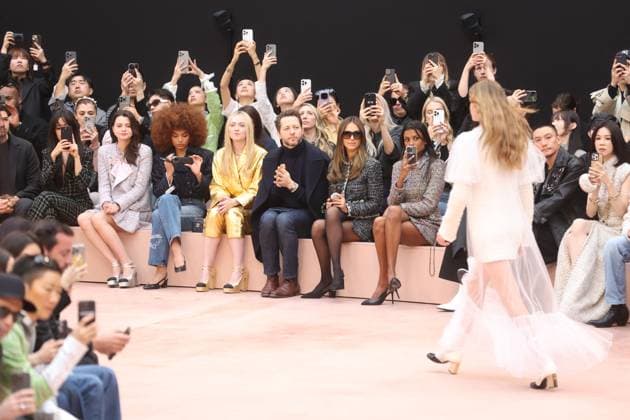 PFW Chanel Front Row Dakota Fanning, Jessica Alba, Simone Ashley and Park Seo-joon attending the Chanel Womenswear Fall Winter 2025-2026 show as part of Paris Fashion Week in Paris on March 10, 2025, France. Photo by Jerome Domine ABACAPRESS.COM  Copyright: xDominexJerome ABACAx