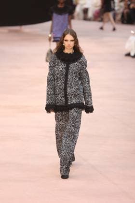 PFW Chanel Runway Models walk the runway during the Chanel Womenswear Fall Winter 2025-2026 show as part of Paris Fashion Week in Paris on March 10, 2025, France. Photo by Jerome Domine ABACAPRESS.COM  Copyright: xDominexJerome ABACAx