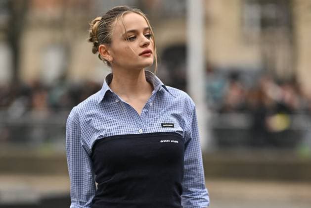 PFW Miu Miu Outside Arrivals Joey King arriving at Miu Miu show during Paris Fashion Week in Paris, France on March 11, 2025. Photo by Julien Reynaud APS-Medias ABACAPRESS.COM Paris France  Copyright: xReynaudxJulien APS-Medias ABACAx