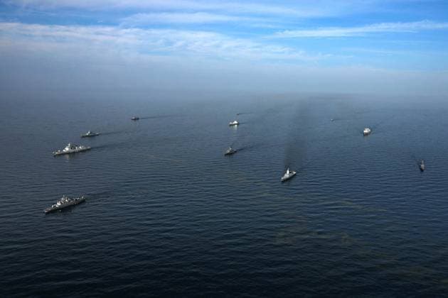 News Bilder des Tages March 11, 2025, Indian Ocean, Gulf Of Oman, Iran: Warships from Iran, Russia, and China during joint military drills in the Indian Ocean and the Gulf of Oman. On the second day of the joint naval drill Maritime Security Belt 2025, naval forces from Iran, Russia, and China conducted aerial photography exercises and tactical formation maneuvers in the Indian Ocean and the Gulf of Oman. Helicopters from the Iranian Navy and the IRGC are monitoring the three-day exercise. The drill aims to enhance coordination among participating forces and strengthen maritime cooperation. Indian Ocean Iran - ZUMAi98_ 20250311_zih_i98_009 Copyright: xIranianxArmyxOfficex