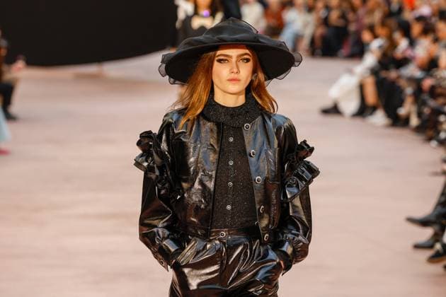 Chanel Womenswear Fall Winter 2025 2026 show as part of Paris Fashion Week PFW at Grand Palais Chanel Womenswear Fall Winter 2025 2026 show as part of Paris Fashion Week PFW at Grand Palais in Paris, France on March 11, 2025 Bestimage Runway during the Chanel Womenswear Fall Winter 2025 2026 show as part of Paris Fashion Week at Grand Palais on March 11, 2025 in Paris, France Paris France  Copyright: xAgencex xBestimagexAgencex xBestimagex