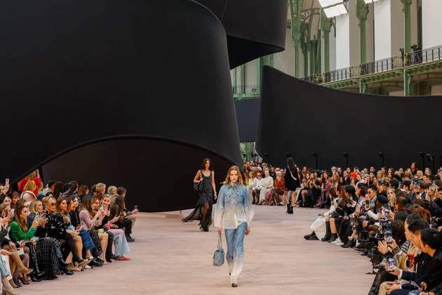 Chanel Womenswear Fall Winter 2025 2026 show as part of Paris Fashion Week PFW at Grand Palais Chanel Womenswear Fall Winter 2025 2026 show as part of Paris Fashion Week PFW at Grand Palais in Paris, France on March 11, 2025 Bestimage Runway during the Chanel Womenswear Fall Winter 2025 2026 show as part of Paris Fashion Week at Grand Palais on March 11, 2025 in Paris, France Paris France  Copyright: xAgencex xBestimagexAgencex xBestimagex