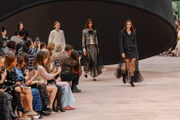 Chanel Womenswear Fall Winter 2025 2026 show as part of Paris Fashion Week PFW at Grand Palais Vittoria Ceretti Chanel Womenswear Fall Winter 2025 2026 show as part of Paris Fashion Week PFW at Grand Palais in Paris, France on March 11, 2025 Bestimage Runway during the Chanel Womenswear Fall Winter 2025 2026 show as part of Paris Fashion Week at Grand Palais on March 11, 2025 in Paris, France Paris France  Copyright: xAgencex xBestimagexAgencex xBestimagex