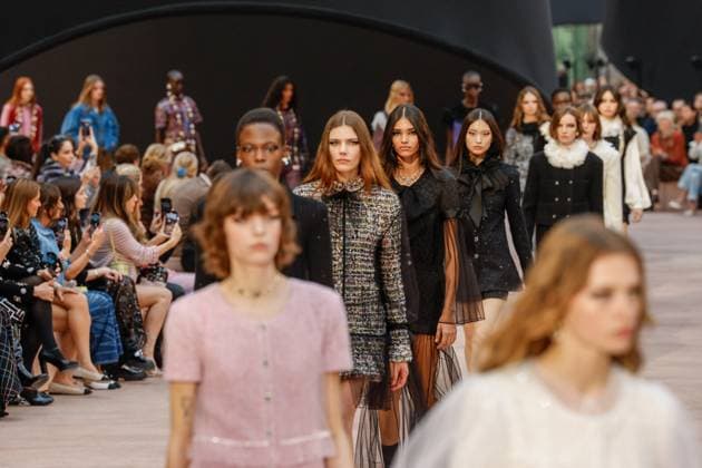 Chanel Womenswear Fall Winter 2025 2026 show as part of Paris Fashion Week PFW at Grand Palais Chanel Womenswear Fall Winter 2025 2026 show as part of Paris Fashion Week PFW at Grand Palais in Paris, France on March 11, 2025 Bestimage Runway during the Chanel Womenswear Fall Winter 2025 2026 show as part of Paris Fashion Week at Grand Palais on March 11, 2025 in Paris, France Paris France  Copyright: xAgencex xBestimagexAgencex xBestimagex