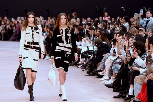 Bilder des Jahres 2025, Entertainment 03 März Entertainment Themen der Woche KW11 Entertainment Bilder des Tages PFW - Chanel Runway Model walks the runway during the Chanel Womenswear Fall Winter 2025-2026 show as part of Paris Fashion Week at Grand Palais on March 11, 2025 in Paris, France. Photo by Franck Castel ABACAPRESS.COM Paris France  Copyright: xCastelxFranck ABACAx