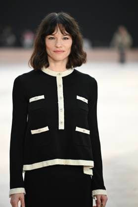 Paris Fashion Week People au defile Chanel, Arrival of celebrities at Grand Palais for Chanel Show 441654 2025 03 11 Paris France Pachner, Valerie  Copyright: xSergexArnalx xStarfacex STAR_441654_127