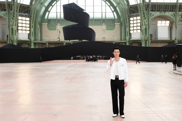 Paris Fashion Week People at Chanel show, Arrival of celebrities at Grand Palais for Chanel Show 441654 2019 06 02 Paris France Park Seo Joon  Copyright: xSergexArnalx xStarfacex STAR_441654_159