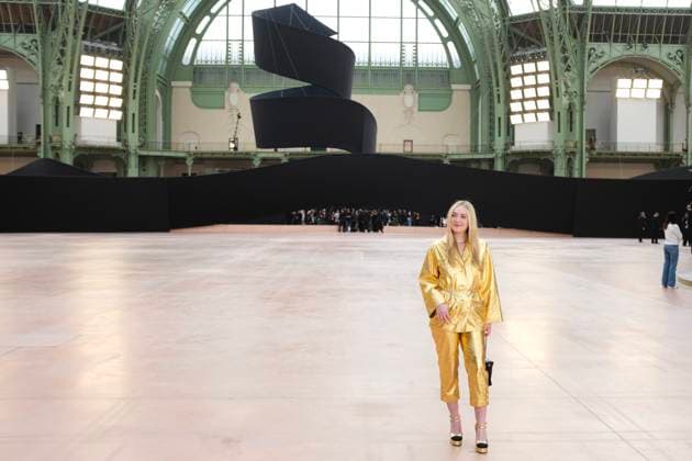 Paris Fashion Week People au defile Chanel, Arrival of celebrities at Grand Palais for Chanel Show 441654 2019 06 02 Paris France Fanning, Dakota  Copyright: xSergexArnalx xStarfacex STAR_441654_160