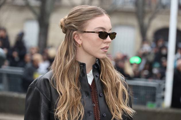 Arrivals at the Miu Miu Womenswear Ready To Wear Fall Winter 2025 2026 show during Paris Fashion Week PFW at the Conseil économique et social Palais de Iéna Sydney Sweeney at the arrivals at the Miu Miu Womenswear Ready To Wear Fall Winter 2025 2026 show during Paris Fashion Week PFW at the Conseil économique et social Palais de Iéna, in Paris, France, March 11, 2025 Denis Guignebourg Bestimage Celebs arrive at the Miu Miu Womenswear Ready To Wear Fall Winter 2025 2026 show during Paris Fashion Week PFW at the Conseil économique et social Palais de Iéna, in Paris, France, March 11, 2025 Paris France  Copyright: xClovis-Guignebourg BestimagexClovis-Guignebourg Bestimagex