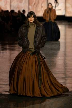 SAINT LAURENT Autumn-Winter 2025 runway during Paris Fashion Week on March 2025 - Paris, France 11 03 2025 SAINT LAURENT Autumn-Winter 2025 runway during Paris Fashion Week on March 2025 - Paris, France 11 03 2025, Credit:Ik Aldama Avalon Frankreich, Paris  Copyright: xIkxAldamax xAvalonx 0974817889
