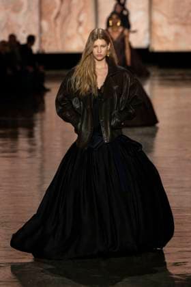 SAINT LAURENT Autumn-Winter 2025 runway during Paris Fashion Week on March 2025 - Paris, France 11 03 2025 SAINT LAURENT Autumn-Winter 2025 runway during Paris Fashion Week on March 2025 - Paris, France 11 03 2025, Credit:Ik Aldama Avalon Frankreich, Paris  Copyright: xIkxAldamax xAvalonx 0974818009