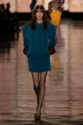 SAINT LAURENT Autumn-Winter 2025 runway during Paris Fashion Week on March 2025 - Paris, France 11 03 2025 SAINT LAURENT Autumn-Winter 2025 runway during Paris Fashion Week on March 2025 - Paris, France 11 03 2025, Credit:Ik Aldama Avalon Frankreich, Paris  Copyright: xIkxAldamax xAvalonx 0974818029