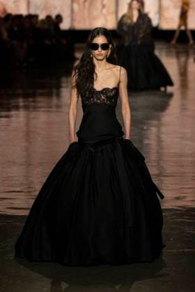 SAINT LAURENT Autumn-Winter 2025 runway during Paris Fashion Week on March 2025 - Paris, France 11 03 2025 SAINT LAURENT Autumn-Winter 2025 runway during Paris Fashion Week on March 2025 - Paris, France 11 03 2025, Credit:Ik Aldama Avalon Frankreich, Paris  Copyright: xIkxAldamax xAvalonx 0974819391