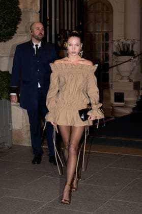 Bilder des Jahres 2025, Entertainment 03 März Entertainment Themen der Woche KW11 Entertainment Bilder des Tages PFW - Kate And Lila Moss Head To Saint Laurent Lila Grace Moss and Kate Moss leaving the Ritz on their way to the Yves Saint Laurent show in Paris on March 11, 2025, as part of the Paris Fashion Show. Photo by Florian Poitout ABACAPRESS.COM PAris France  Copyright: xPoitoutxFlorian ABACAx