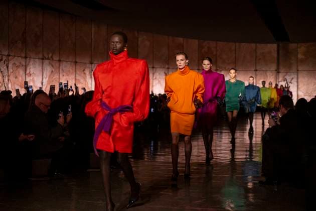 Bilder des Jahres 2025, Entertainment 03 März Entertainment Themen der Woche KW11 Entertainment Bilder des Tages PFW - Saint Laurent Runway Models present creations by Saint Laurent for the Womenswear Ready-to-wear Fall-Winter 2025 2026 collection as part of the Paris Fashion Week, in Paris on March 11, 2025.Photo by Eliot Blondet ABACAPRESS.COM Paris France  Copyright: xBlondetxEliot ABACAx