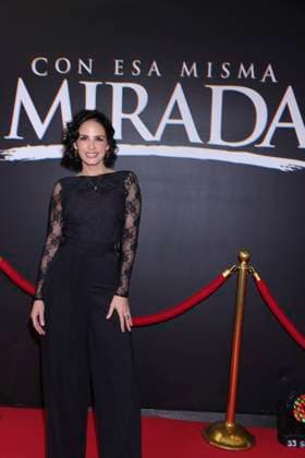 Con Esa Misma Mirada Tv Series Photocall Ximena Herrera poses during a Photocall for the presentation of the Vix Original Series Con Esa Misma Mirada . on March 11, 2025 in Mexico City, Mexico. (Photo by Yamak Perea Eyepix Group) Copyright: xYamakxPerea xEyepixxGroupx YP_11032025_146564