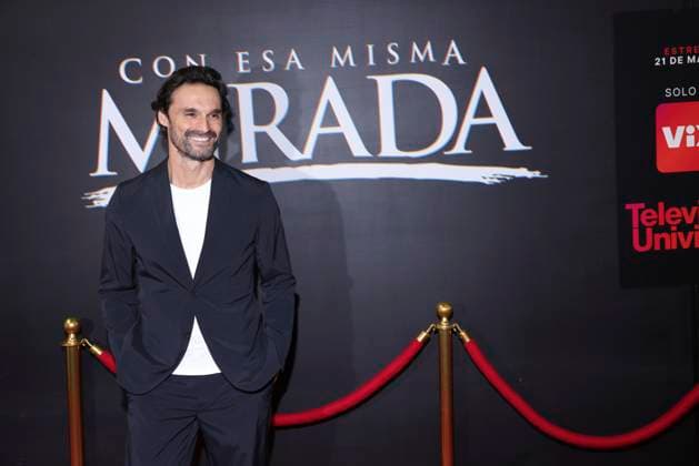 March 11, 2025, Mexico City, Ciudad de Mexico, Mexico: IvoÂ¡n SoÂ¡nchez poses during a Photocall for the presentation of the Vix Original Series Con Esa Misma Mirada . on March 11, 2025 in Mexico City, Mexico. Mexico City Mexico - ZUMAe321 20250311_zea_e321_006 Copyright: xYamakxPereax
