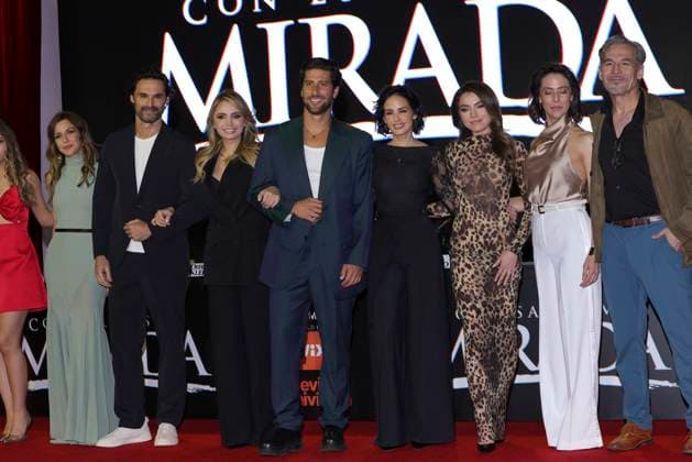 Con Esa Misma Mirada Tv Series Photocall (L-R) Ivan Sanchez, Angelica Rivera, Diego Klein, Ximena Herrera, Sofia Castro, Fernanda Borches pose during a Photocall for the presentation of the Vix Original Series Con Esa Misma Mirada . on March 11, 2025 in Mexico City, Mexico. (Photo by Yamak Perea Eyepix Group) Copyright: xYamakxPerea xEyepixxGroupx YP_11032025_146622